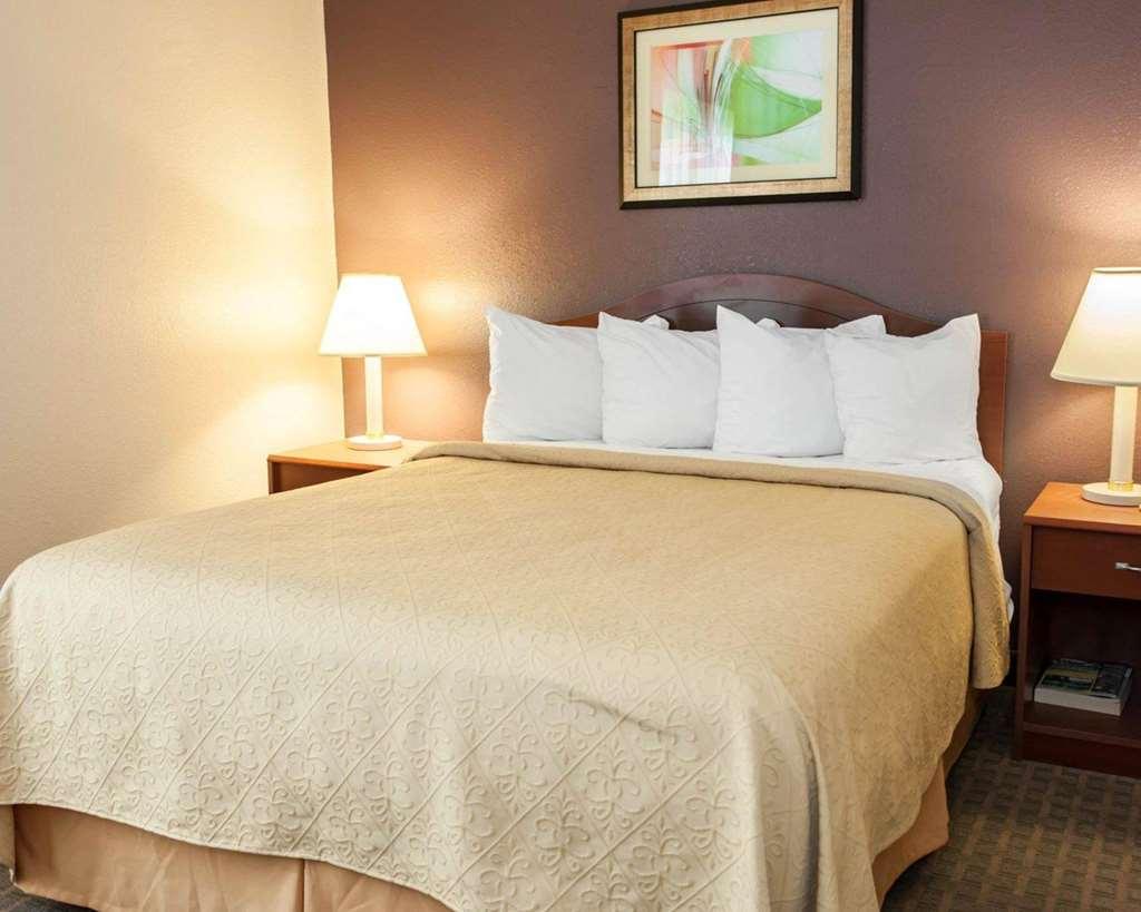 Quality Inn And Suites Indianapolis Indianápolis Quarto foto